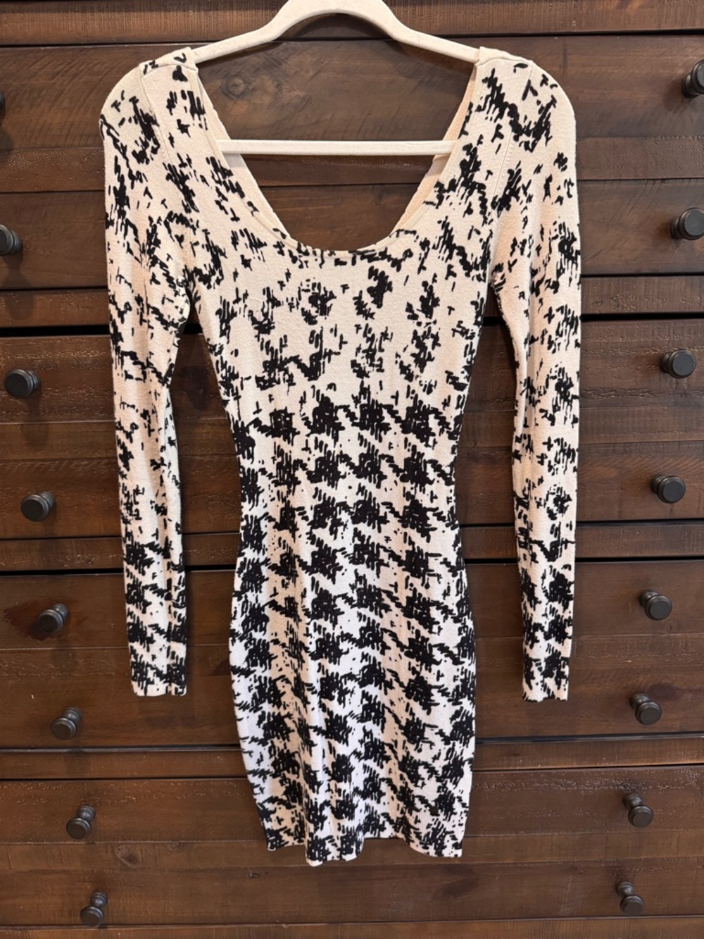 GUESS Long Sleeve Black and Cream Houndstooth Knit Bodycon Dress